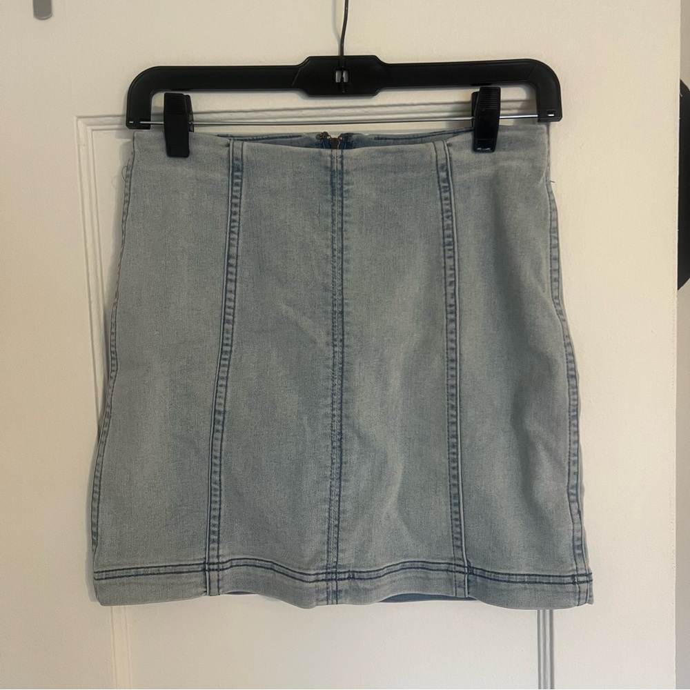 Free People Modern Femme Light Wash Denim Mini Skirt sz 4 - Picture 4 of 7
